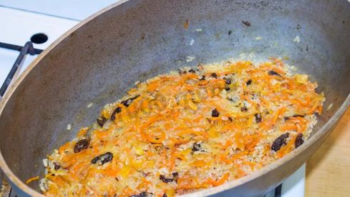 плов с курагой и изюмом