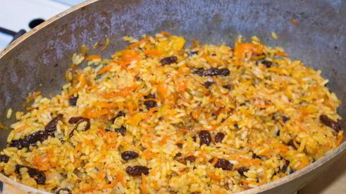 плов с курагой и изюмом