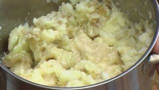 Пюре из молодого картофеля с пармезаном