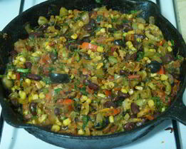 Грузинско-мексиканское овощное рагу с фасолью и кукурузой