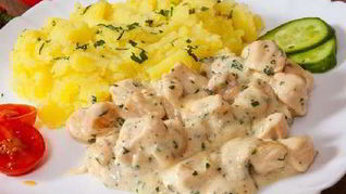 Куриное рагу с базиликом и сметаной