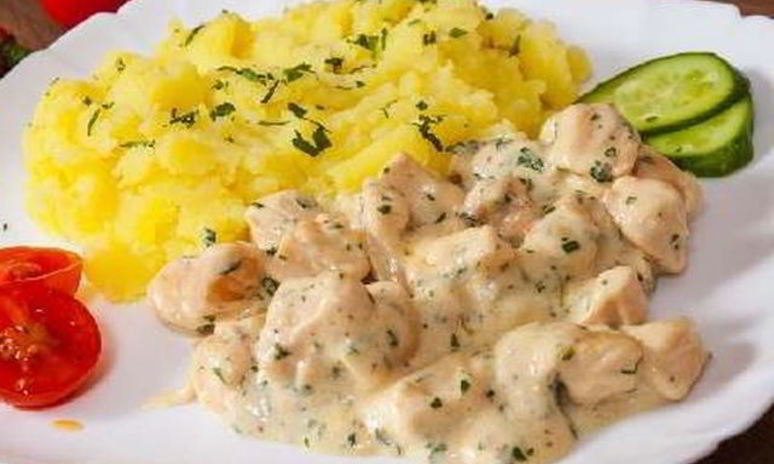 Рецепт куриного рагу с базиликом и сметаной