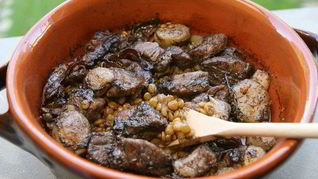 Мясное рагу с чечевицей и шалотом