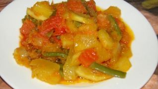 Овощное рагу из кабачков помидор и фасоли