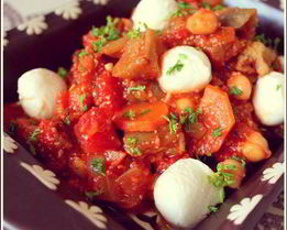 Овощное рагу с нутом и моцареллой