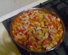 Овощное рагу с сосисками