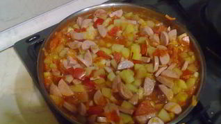 Овощное рагу с сосисками