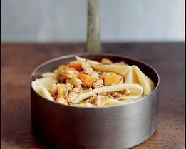 Паппарделле с рагу из розмарина, тыквы и курицы