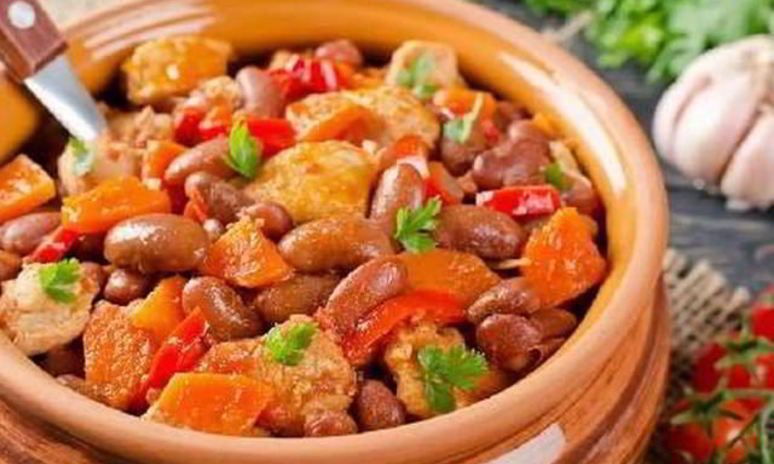 Рецепт пикантного рагу из курицы с фасолью