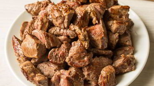 рагу из говядины в томате с острыми колбасками