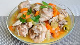 Рагу из курицы в пряном соусе с оливками