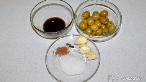 рагу из курицы в пряном соусе с оливками