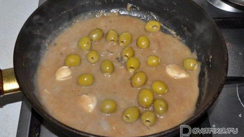 рагу из курицы в пряном соусе с оливками