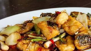 Венгерское рагу из морского окуня