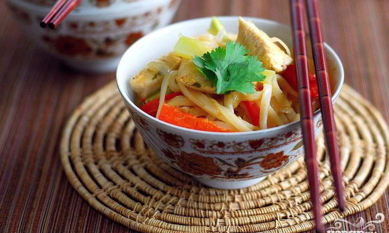 Рецепт рисовой лапши с курицей по-азиатски