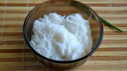 рисовая лапша с курицей