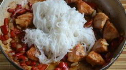 рисовая лапша с курицей