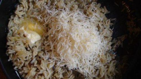 итальянское ризотто с маринованными грибами и сыром джюгас