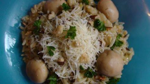 итальянское ризотто с маринованными грибами и сыром джюгас