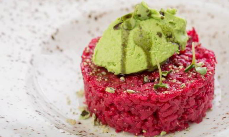 Рецепт розового ризотто с горошком