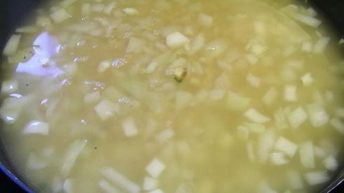 запеченное ризотто со спаржей, зеленым горошком и шпинатом