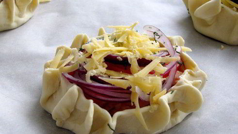 форель с овощами в тесте