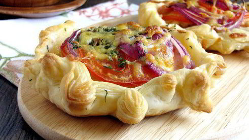 форель с овощами в тесте