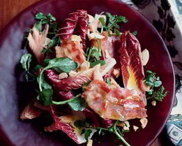 Форель с жареной ветчиной-панчеттой и красным цикорием