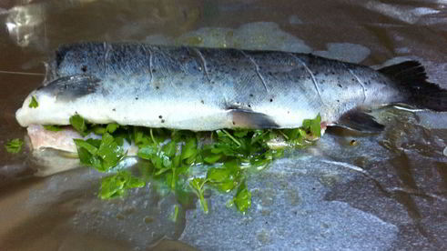 форель, запеченная в фольге