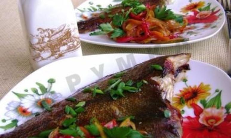 Рецепт камбалы в томатной глазури с овощной соломкой