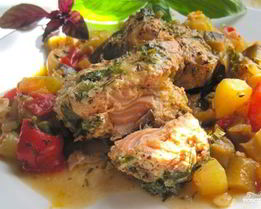 Кижуч, тушенный с овощами