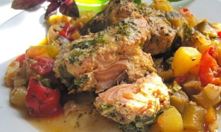 Рецепт кижуча, тушенного с овощами