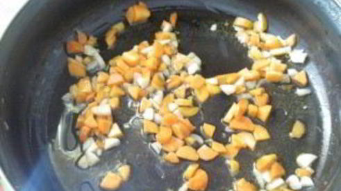 кижуч, тушенный с овощами