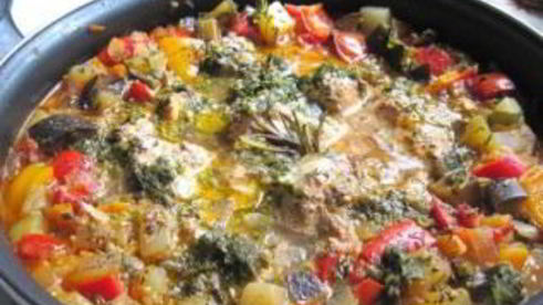 кижуч, тушенный с овощами