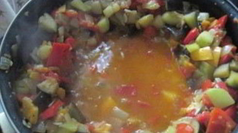 кижуч, тушенный с овощами