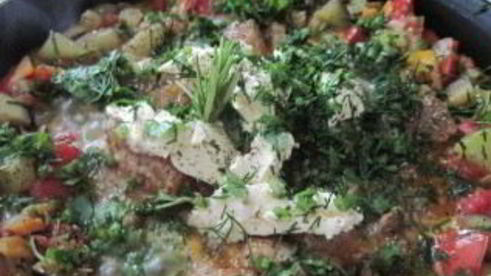 кижуч, тушенный с овощами