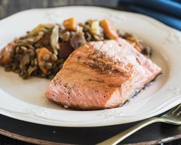 Лосось с чечевицей