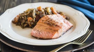 Лосось с чечевицей