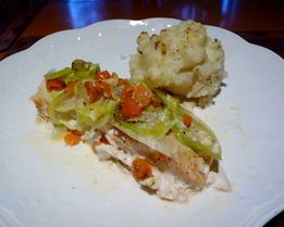 Лосось с луком пореем и морковью