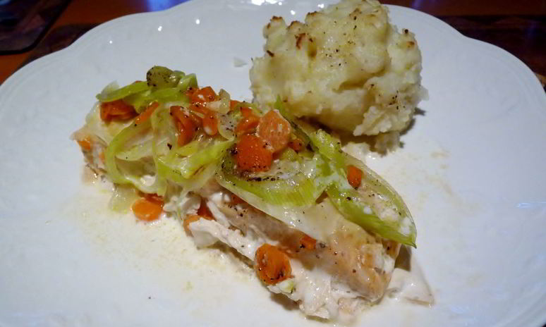 Рецепт лосося с луком пореем и морковью