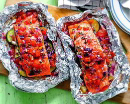 Лосось с овощами в фольге