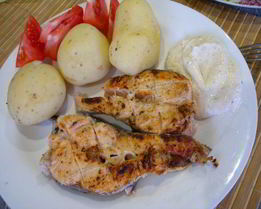 Мускатная рыба гриль с творожным соусом