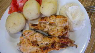 Мускатная рыба гриль с творожным соусом