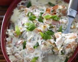 Рыба под соусом из сметаны, овощей и пармезана