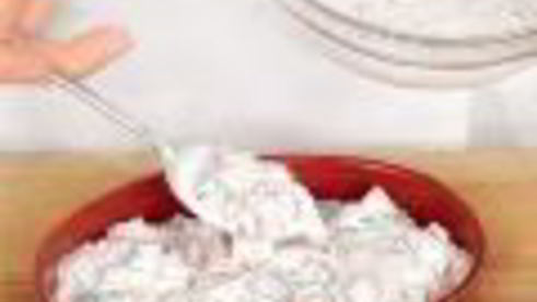 рыба под соусом из сметаны, овощей и пармезана