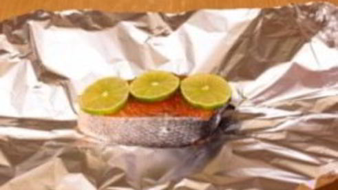 семга под икорным соусом