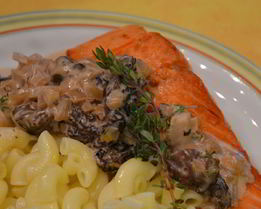 Семга с грибным соусом