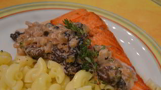 Семга с грибным соусом