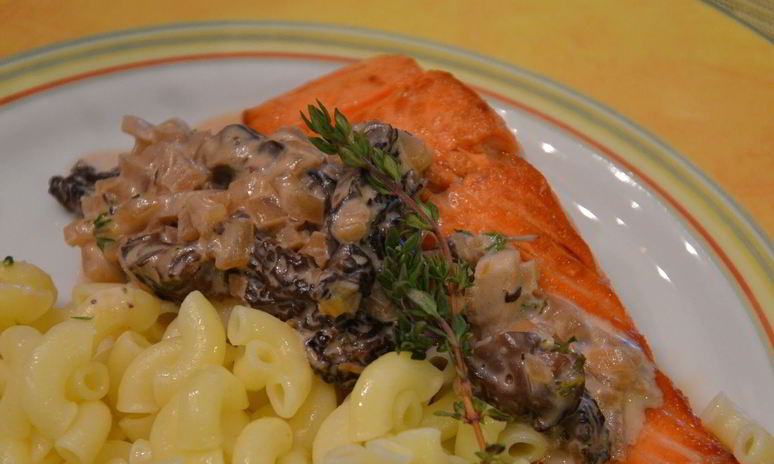 Рецепт семги с грибным соусом