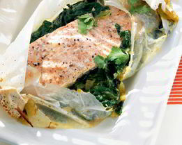 Семга в фольге со шпинатом